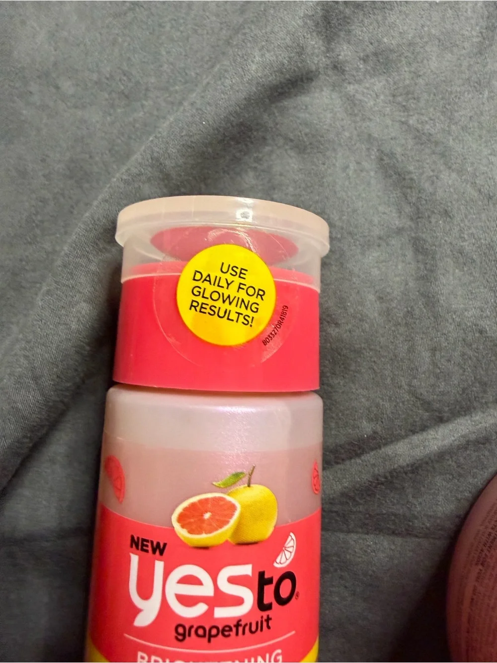 Yes To Grapefruit Brightening Exfoliating Duo in Pink